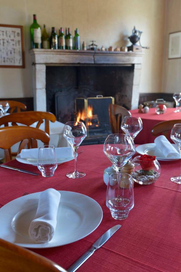 Au Chabichou Hotel Ниор Екстериор снимка