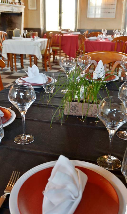 Au Chabichou Hotel Ниор Екстериор снимка